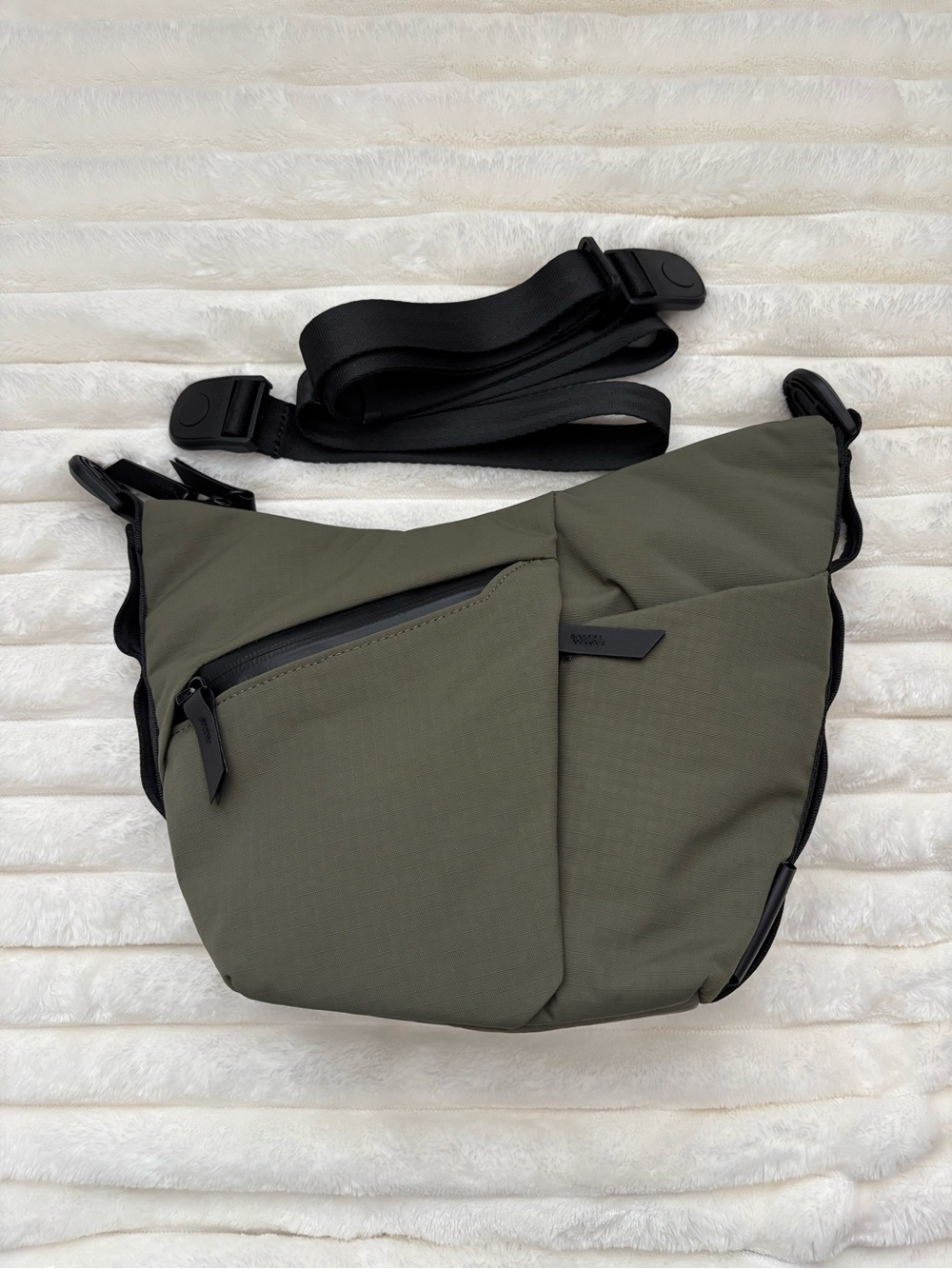 Alpaka- Flow Satchel 2L - Green - NWT